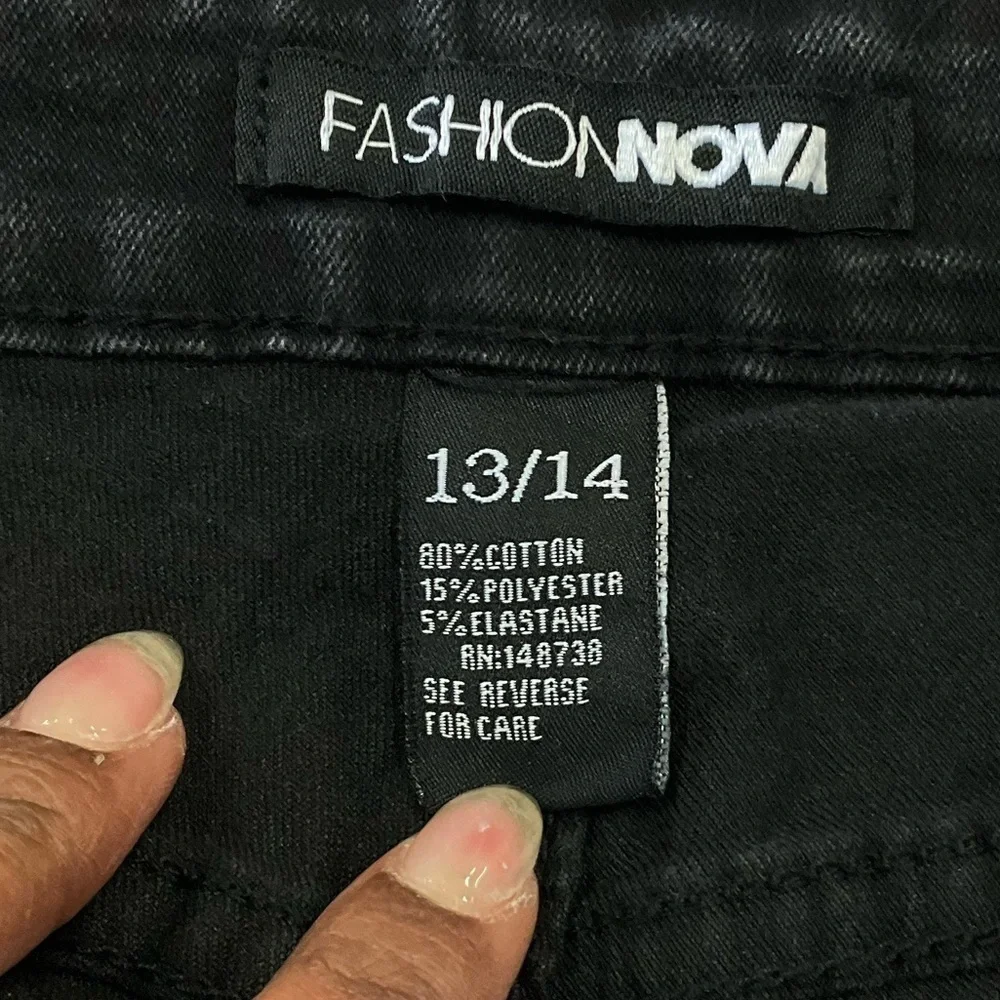 Fashion Nova Women/Junior Black Hole in both Knees Skinny Denim Jeans, sz 13/14